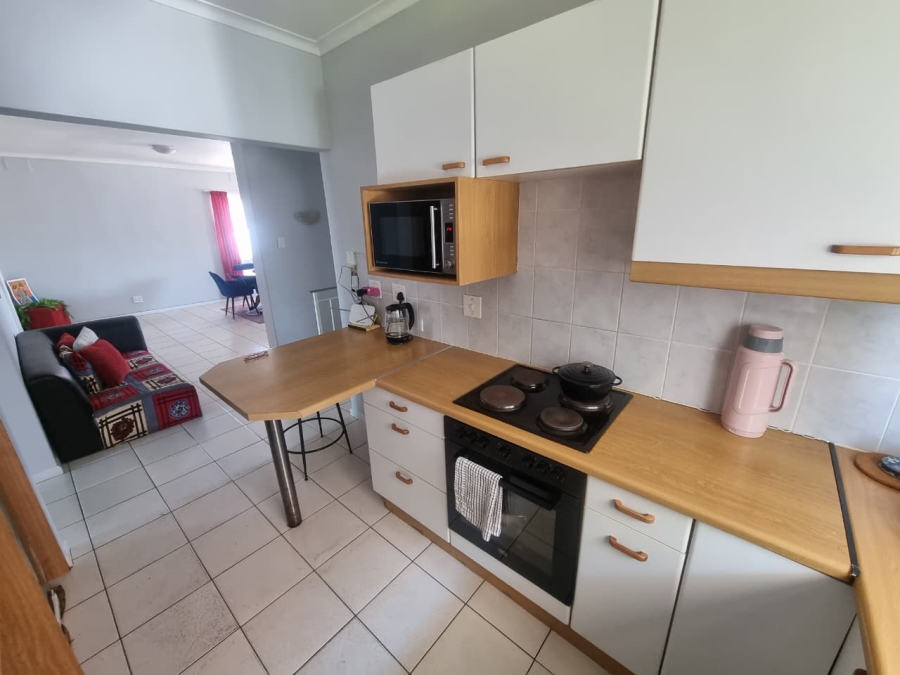 To Let 4 Bedroom Property for Rent in Claremont Western Cape